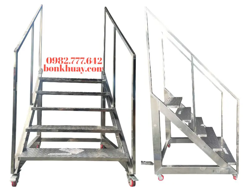 S&agrave;n thao t&aacute;c inox 304 chịu lực cao c&oacute; cầu thang v&agrave; lan can, gia c&ocirc;ng trực tiếp tại xưởng.